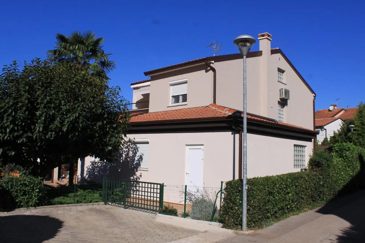 Apartments By The Sea Umag - 7189